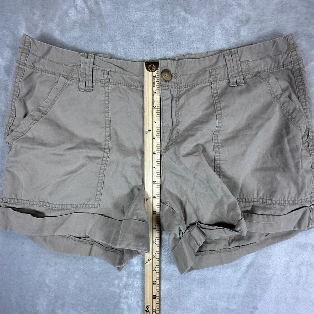 Old Navy Shorts Womens 12 Beige Cotton Mid Rise Cuffed Hem Outdoor Summer Beach